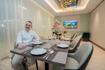 SAJIAN ITALY: Pemilik restoran Italy di Kinex, Cef Gero Di Maria Mohammed Omar, baru-baru ini memperluaskan restorannya dengan menawarkan tempat makan privet. 