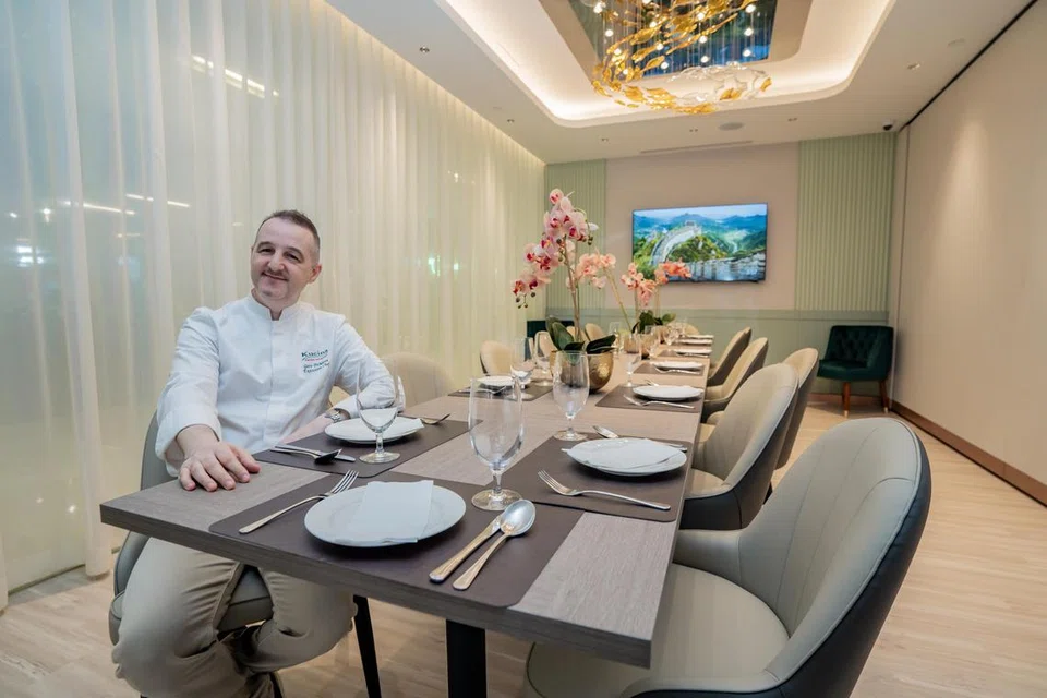 SAJIAN ITALY: Pemilik restoran Italy di Kinex, Cef Gero Di Maria Mohammed Omar, baru-baru ini memperluaskan restorannya dengan menawarkan tempat makan privet. 