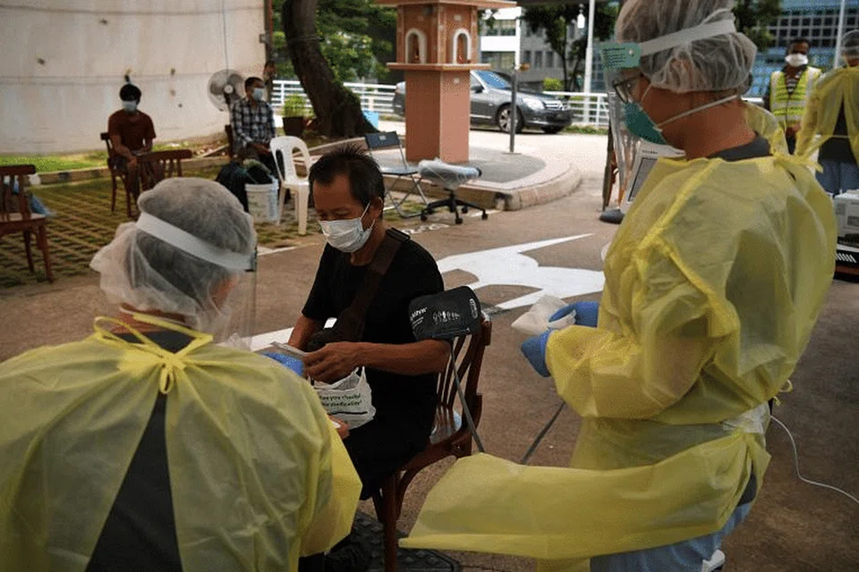 Setakat ini, sekitar 120,000 pekerja asing sama ada telah diuji negatif virus atau sembuh. - Foto FAIL ST