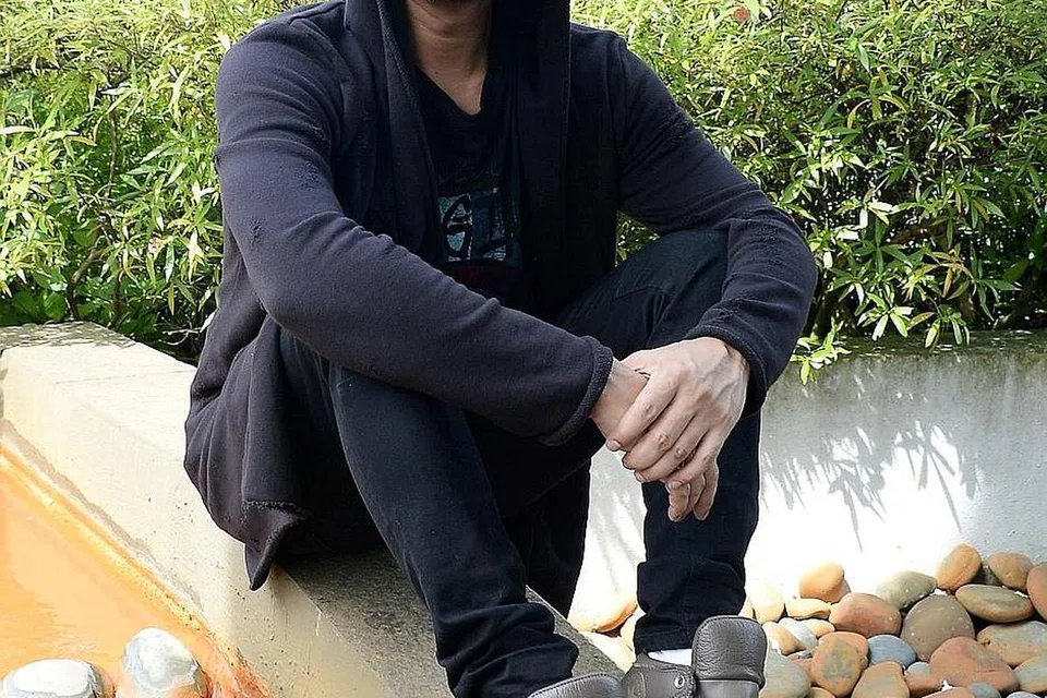 SISIPKAN KEMANUSIAAN: Dalam lagu-lagunya, Faizal Tahir menitikberatkan tema kemanusiaan, perpaduan, perjuangan, wanita dan kepentingan menyemai semangat positif dalam dunia penuh kekalutan dan 'sakit hati' manusia. - Foto ZAINAL YAHYA