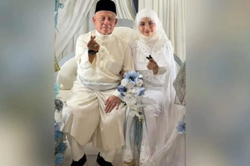 Legenda bola sepak Malaysia, Datuk Abdah Alif, sah bernikah pada usia 72 tahun dan bergelar suami kepada seorang wanita yang difahamkan berusia 20 tahun, dalam satu majlis pernikahan yang berlangsung di Kuala Terengganu, Terengganu, pada 27 Ogos lalu.