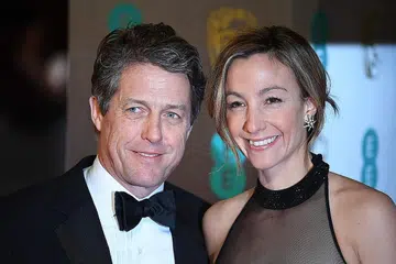 TEMU JODOH JUA: Pelakon bujang Hugh Grant, 57 tahun, akhirnya mendirikan rumah tangga. Beliau bakal berkahwin dengan temanita asal Sweden, Cik Anna Eberstein, 39 tahun, yang bertugas sebagai penerbit televisyen. - Foto fail AFP