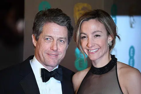 TEMU JODOH JUA: Pelakon bujang Hugh Grant, 57 tahun, akhirnya mendirikan rumah tangga. Beliau bakal berkahwin dengan temanita asal Sweden, Cik Anna Eberstein, 39 tahun, yang bertugas sebagai penerbit televisyen. - Foto fail AFP