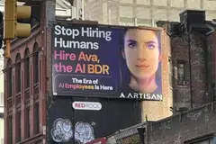 Sebuah papan iklan di New York yang mencetuskan bantahan meluas susulan mesej kontroversinya, “Hentikan Pengambilan Pekerja Manusia”.
