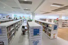 LEBIH BANYAK MASA DI PERPUSTAKAAN AWAM: Orang ramai tiada had masa berkunjung ke Perpustakaan Negara dan perpustakaan awam antara Isnin hingga Jumaat. - Foto FAIL