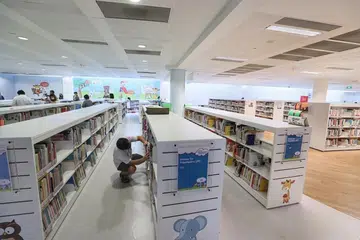 LEBIH BANYAK MASA DI PERPUSTAKAAN AWAM: Orang ramai tiada had masa berkunjung ke Perpustakaan Negara dan perpustakaan awam antara Isnin hingga Jumaat. - Foto FAIL