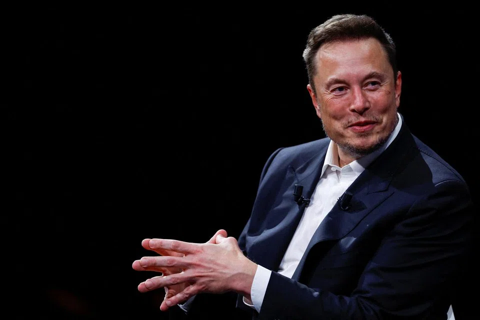 MAHU TEROKA TAMBAH PELABURAN: Menurut Datuk Seri Anwar Ibrahim, ketua syarikat pengeluar kereta elektrik besar dunia, Tesla, Encik Elon Musk, meminta diadakan pertemuan antara mereka untuk meneroka lebih banyak pelaburan yang boleh dibuatnya di Malaysia. 