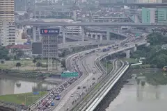 Kesesakan trafik di Koswe sekitar 9 pagi pada 21 Mac. Hujan lebat telah melanda Singapura dan Johor sejak 19 Mac, menyebabkan amaran risiko banjir dikeluarkan untuk beberapa kawasan selama dua hari berturut-turut. 