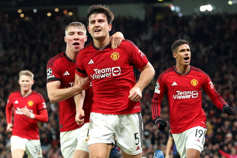 PRESTASI HEBAT: Pemain pertahanan Harry Maguire (depan) meraikan gol tunggalnya dalam kemenangan Manchester United ke atas FC Copenhagen dalam perlawanan Liga Juara-Juara pada 25 Oktober.