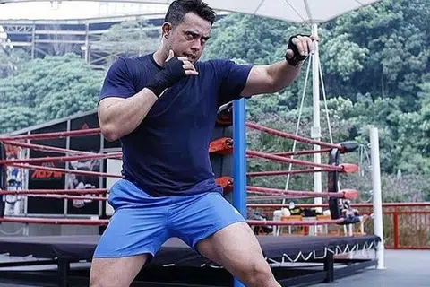 BERUSAHA DAPATKAN SEMULA BERAT BADAN IDEAL: Pelakon berbadan sasa, Zul Ariffin, kini bersenam setiap hari setelah berat badannya mencecah 102 kilogram disebabkan sibuk bekerja dan mengamalkan pemakanan kurang menyihatkan. - Foto INSTAGRAM ZUL ARIFFIN