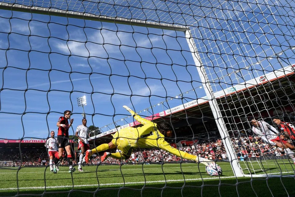 Penjaga gol Liverpool, Alisson Becker, melakukan aksi menyelamat semasa perlawanan Liga Perdana England (EPL) antara Bournemouth dan Liverpool di Stadium Vitality, England, pada 20 September.