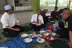 HADAPI HUKUMAN: Timbalan Menteri Kesihatan Malaysia, Datuk Dr Noor Azmi, dan ahli Exco kerajaan negeri Perak, Encik Razman Zakaria, masing-masing didenda RM1,000 ($325) oleh Mahkamah Majistret Gerik, hari ini kerana ingkar Perintah Kawalan Pergerakan (PKP).