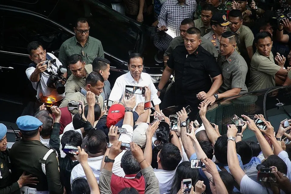 TUNGGU KEPUTUSAN RASMI: Andainya kemenangan Encik Joko Widodo dirasmikan kelak, beliau perlu memenuhi pelbagai janji yang dibuat semasa berkempen seperti menyediakan pendidikan percuma, berjuta-juta pekerjaan untuk golongan muda dan meneruskan pembinaan infrastruktur. - Foto CMG