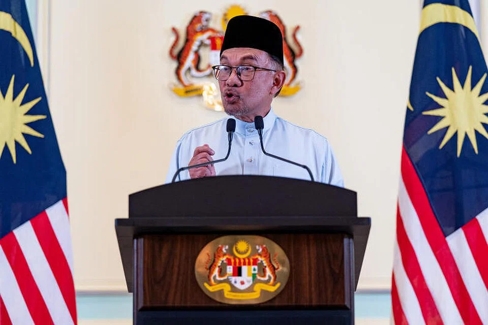 PERDANA MENTERI MALAYSIA: Datuk Seri Anwar Ibrahim mengumumkan pelantikan timbalan menteri bagi Kabinet Perpaduan yang dipimpinnya. - Foto 