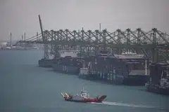  kapal bekalan karam, perairan luar Terminal Pasir Panjang, 3 maut