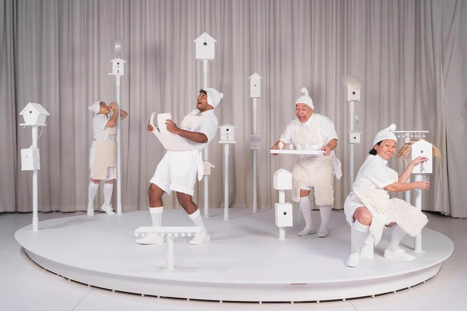 ‘White’ ialah persembahan yang sangat visual dan disyorkan untuk kanak-kanak berumur dua hingga empat tahun.