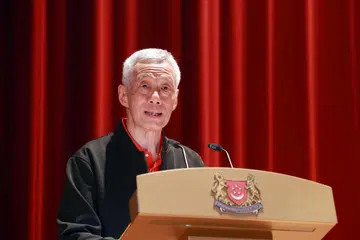 Menteri Kanan, Encik Lee Hsien Loong, menyampaikan ucapan pembukaan beliau pada sesi dialog Kongres Kesatuan Sekerja Kebangsaan (NTUC) bersama pemimpin gerakan pekerja dan pemimpin kesatuan di Pusat NTUC pada 14 April.