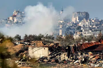 PERANG BERLARUTAN: Israel meneruskan pengeboman di kawasan Gaza yang bersempadankan selatan Israel dalam usaha berterusan bagi memusnahkan Hamas.