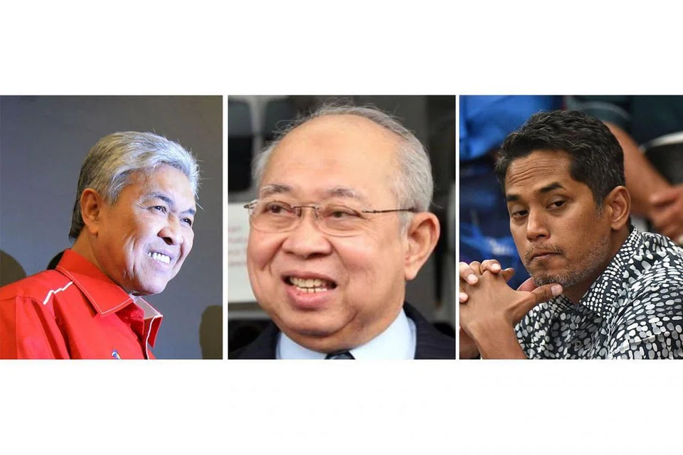 NAFAS LAMA?: Tinjauan menunjukkan peluang Datuk Seri Dr Ahmad Zahid Hamidi (kiri) dipilih menerajui Umno dalam pemilihan parti itu hari ini lebih cerah berbanding anggota veteran Tengku Razaleigh Hamzah (tengah) dan bekas ketua sayap Pemuda, Encik Khairy Jamaluddin.