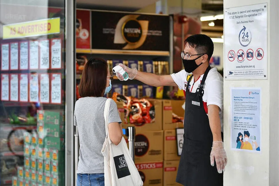 Sebanyak 23 kes dalam masyarakat baru disahkan sehingga 12 tengah hari pada Isnin, terdiri daripada tiga warga Singapura, seorang pemegang pas kerja dan 19 pemegang permit kerja.