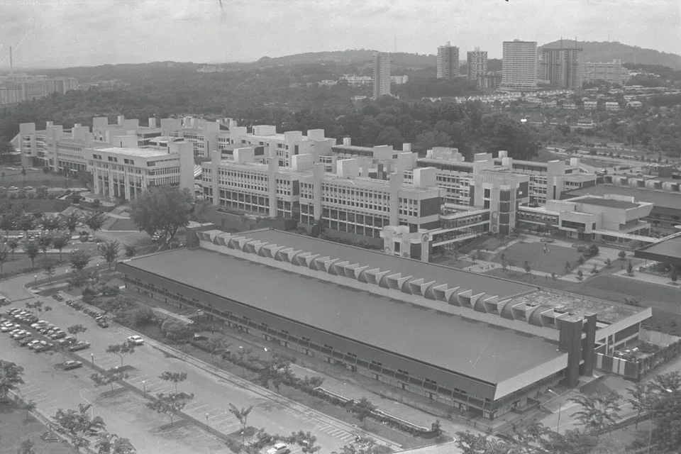 Pandangan dari udara kampus baharu Politeknik Singapura di Dover Road pada 1979.