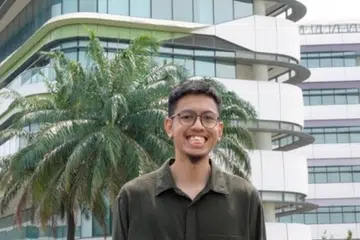 Walau berdepan pelbagai cabaran, Encik Muhammad Raziq Azman, yang kini bergelar mahasiswa, terus gigih memburu impian menjadi jurutera dan pereka inovasi, demi membina masa depan lebih baik untuk dirinya dan keluarga, dengan sokongan Dana Siap ke Sekolah (RFS) AMP Singapura.