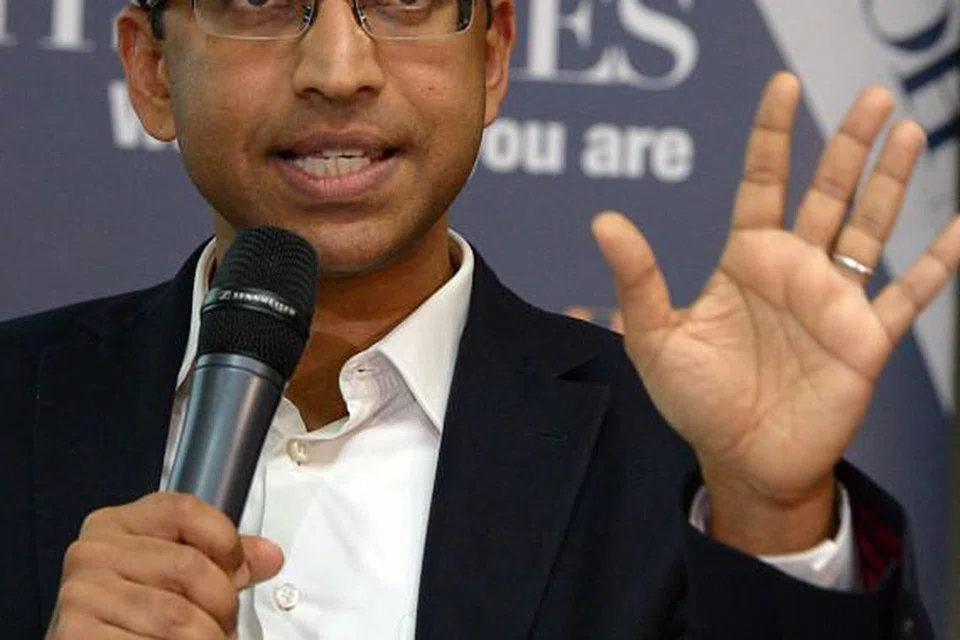 Peguam Kanan Hri Kumar Nair daripada firma Drew & Napier. 