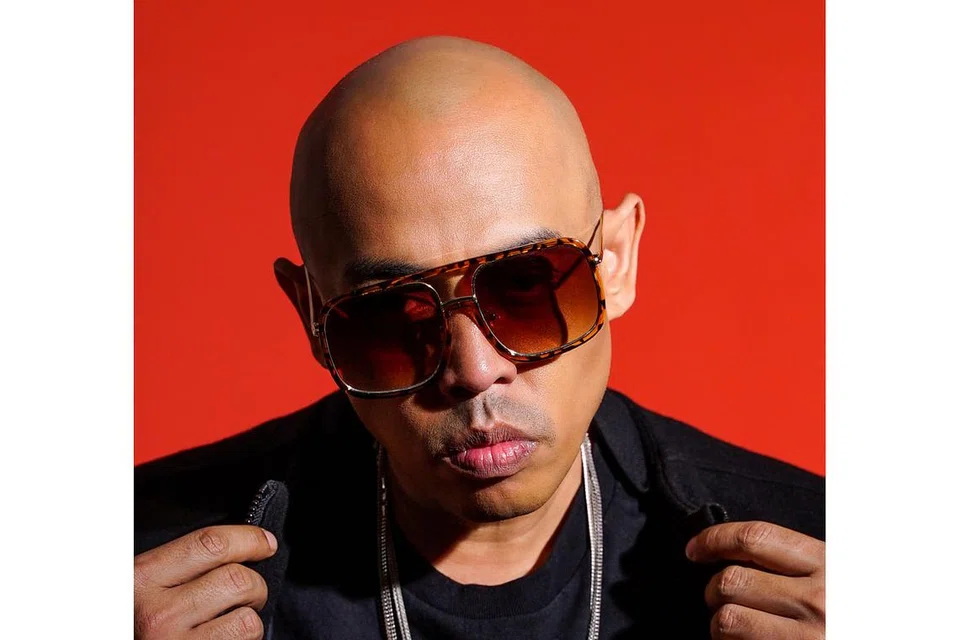 YAKIN HIP HOP JANA EKONOMI: Joe Flizzow tumpang bangga budaya hip hop yang meliputi lukisan grafiti, dendangan rap dan tarian nekad dijadikan wadah positif menyampaikan pesanan serta mampu membawa perubahan dalam kehidupan generasi muda. - Foto ihsan JOE FLIZZOW