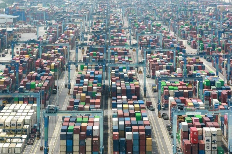 Tabung Kewangan Antarabangsa (IMF) menaikkan unjuran pertumbuhan Hasil Dalam Negeri Kasar (GDP) sebenar Malaysia kepada 4.5 peratus pada 2025 dan 4.0 peratus pada 2026. 