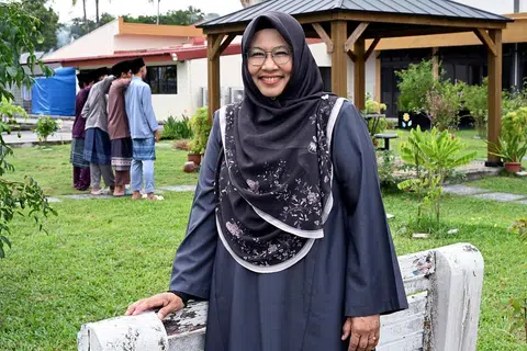 Meskipun terpaksa berkorban masa dengan keluarga dan anak-anak sendiri di rumah, Ketua Rumah Kebajikan Muhammadiyah (RKM), Cik Rahmatunnisa Abdul Majeed, dan kakitangan rumah itu melihat penjagaan anak-anak RKM sebagai satu tanggungjawab dan amanah berat yang perlu dipikul dan dilaksanakan sebaik mungkin.