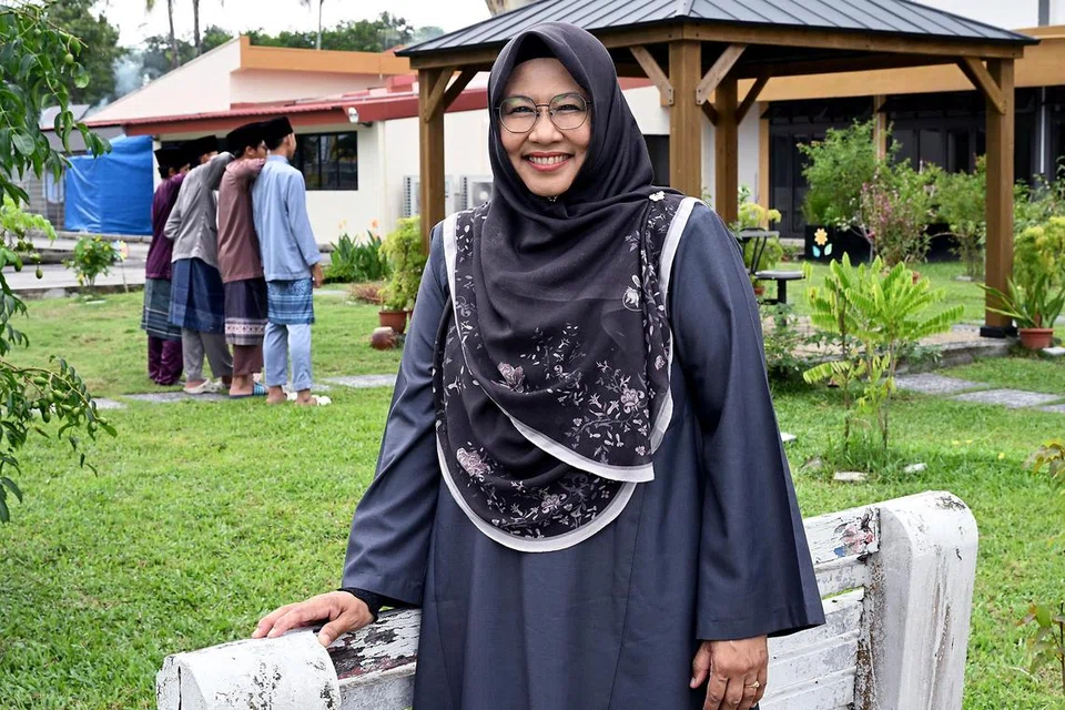 Meskipun terpaksa berkorban masa dengan keluarga dan anak-anak sendiri di rumah, Ketua Rumah Kebajikan Muhammadiyah (RKM), Cik Rahmatunnisa Abdul Majeed, dan kakitangan rumah itu melihat penjagaan anak-anak RKM sebagai satu tanggungjawab dan amanah berat yang perlu dipikul dan dilaksanakan sebaik mungkin.