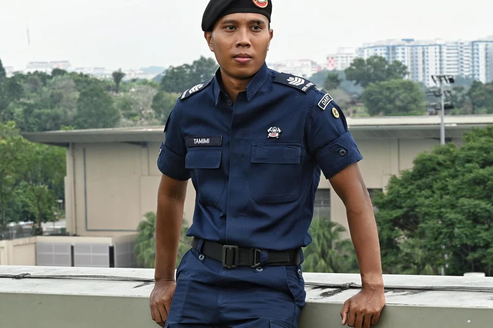 WIRA SCDF: Staf Sarjan Encik Muhammad Tamimi Mohamad Mamsi, anggota Pasukan Menyelamat dan Bantuan Bencana (Dart), menerima Anugerah Perkhidmatan Bintang Terbilang Kementerian Ehwal Dalam Negeri baru-baru ini.