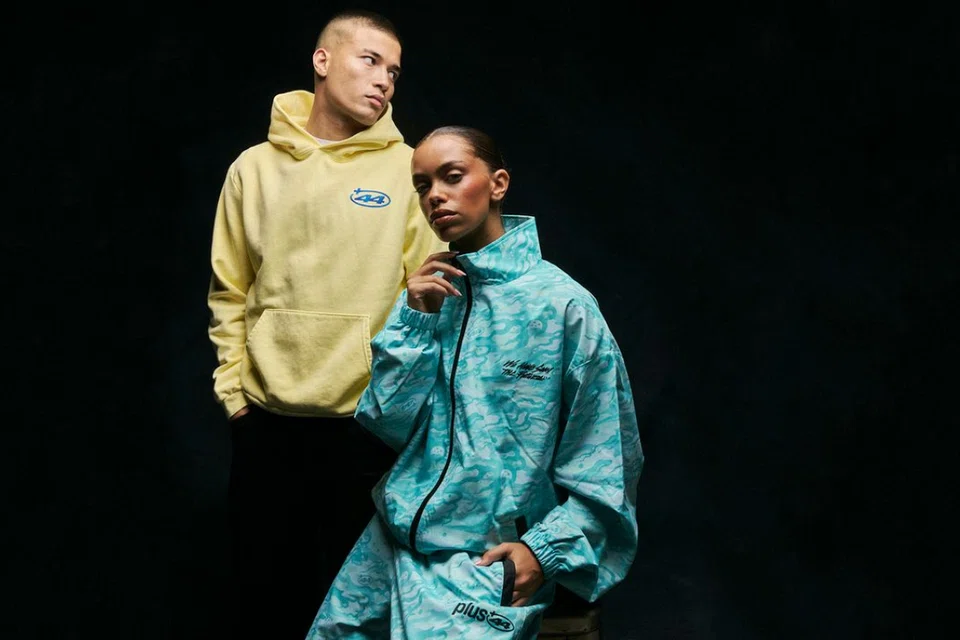 Jenama gaya hidup +44 yang dimiliki pemandu Ferrari, Lewis Hamilton membuat kemunculan sulung di Asia Tenggara menerusi pop-up di The Shoppes, Marina Bay Sands, dari 5 hingga 11 Oktober.