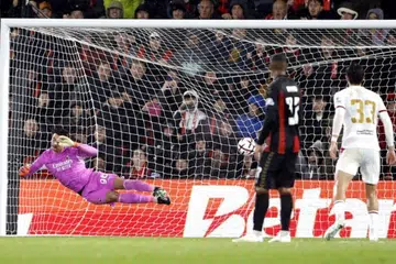 Penjaga gol AC Milan, Lorenzo Torriani, gagal menyelamatkan percubaan ketika Bournemouth menjaringkan gol ketiga mereka dalam perlawanan fasa liga Liga Europa Kesatuan Persatuan Bola Sepak Eropah (Uefa) antara AFC Bournemouth dengan AC Milan di Bournemouth, Britain, pada 22 Oktober 2026.