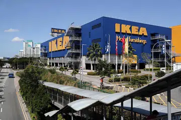 BUKA CAWANGAN BARU: Penduduk Singapura yang menetap di kawasan barat kini tidak perlu lagi membuat perjalanan jauh ke Tampines atau Alexandra jika mereka mahu membeli perabot dari Ikea. 