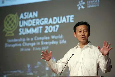UNIVERSITI MAIN PERANAN: Encik Ong, yang berucap semasa majlis penutup Sidang Mahasiswa Asia, berkata universiti boleh memainkan peranan penting dalam mengubah sesebuah bandar. - Foto THE STRAITS TIMES