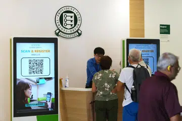 LINDUNGI KESELAMATAN PENCARUM: Lembaga CPF akan menetapkan had pengeluaran CPF sebanyak $2,000 sehari bagi semua pencarum yang berusia 55 tahun dan ke atas.