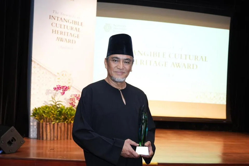 Ikon seni tari Melayu, Encik Osman Abdul Hamid, antara tiga penerima Anugerah Peneraju Warisan Budaya Tidak Ketara oleh Lembaga Warisan Negara (NHB) pada 1 April. 