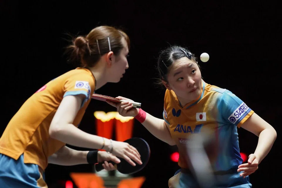 Pemain Jepun, Miwa Harimoto (kanan) dan Hina Hayata, semasa final beregu wanita Singapore Smash di Arena OCBC pada 28 Februari.