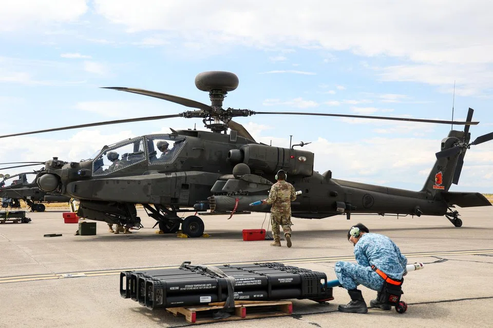 Helikopter AH-64D Apache berperanan sebagai pemburu jarak dekat dalam ekosistem udara Angkatan Bersenjata Singapura (SAF).