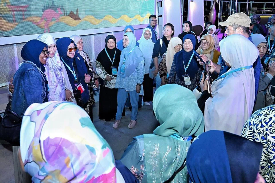 Peserta bergambar bersama Kak Lina Pom Pom (dua dari kiri).