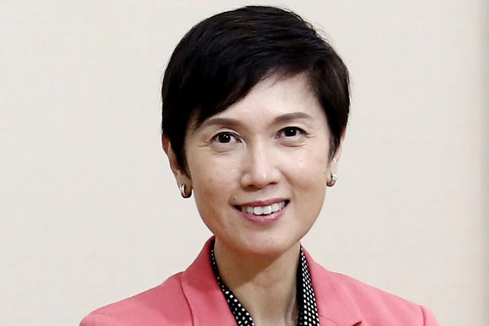 Cik Josephine Teo, Menteri Perhubungan dan Penerangan.