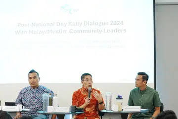 Menteri di Pejabat Perdana Menteri, Dr Mohamad Maliki Osman (dua dari kanan) berucap semasa Dialog Pasca Rapat Hari Kebangsaan (NDR) pada 8 September. Turut hadir sebagai anggota panel adalah Anggota Parlimen (AP) GRC Pasir Ris-Punggol, Encik Sharael Taha (tiga dari kanan) dan AP GRC Jalan Besar Dr Wan Rizal Wan Zakariah (kanan).