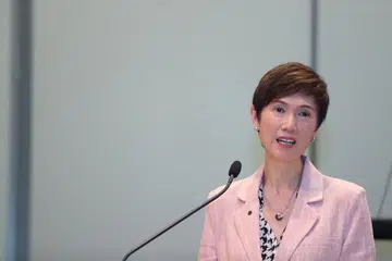 BERI PELUANG ADIL KEPADA RAKYAT: Usaha mencipta peluang pekerjaan dan latihan baru harus dilengkapi dengan penekanan terhadap peluang adil bagi warga Singapura, kata Cik Josephine Teo. 