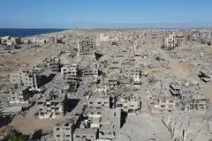Pemandangan udara menunjukkan kawasan Menara Al-Maqussi di barat laut Bandar Gaza selepas dua tahun peperangan. 