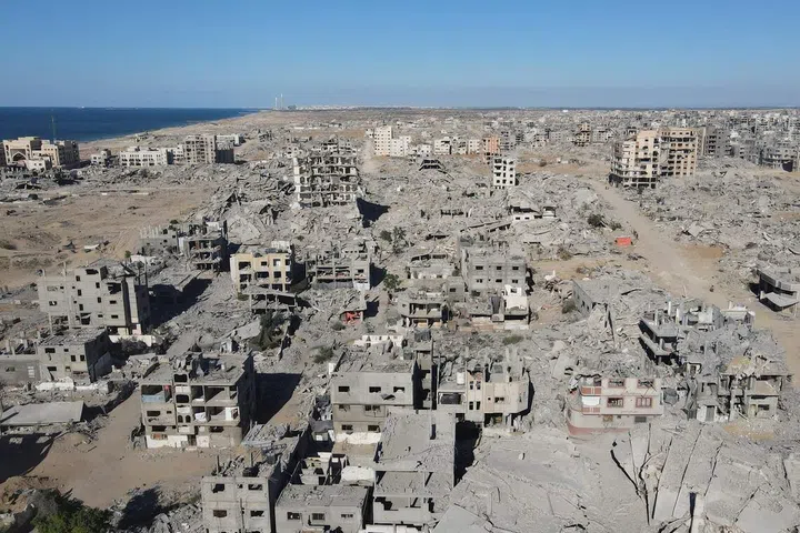 Pemandangan udara menunjukkan kawasan Menara Al-Maqussi di barat laut Bandar Gaza selepas dua tahun peperangan, pada 15 Oktober. 
