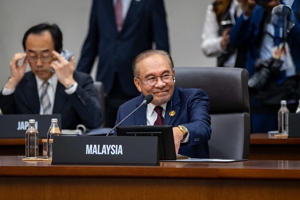 Perdana Menteri Malaysia, Datuk Seri Anwar Ibrahim, kini mencapai tiga tahun pentadbiran yang lancar, di sebalik pelbagai cabaran dan tentangan. 