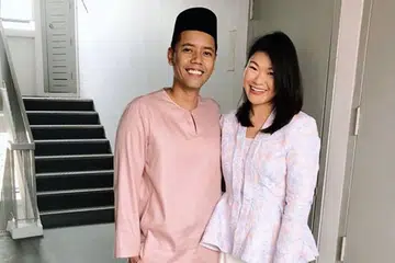 SELAMI BUDAYA: Encik Fitri Khamis dan Cik Sandy Cheng yang berkahwin pada 2016 seronok menyelami budaya dan tradisi satu sama lain sepanjang melayari bahtera perkahwinan bersama. - Foto ihsan FITRI KHAMIS