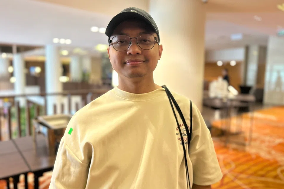 Encik Nazrul Farizan berkata ketidakpastian mengenai tempoh pekerjaan di Singapura turut membuatkannya memikirkan kebajikan keluarga.