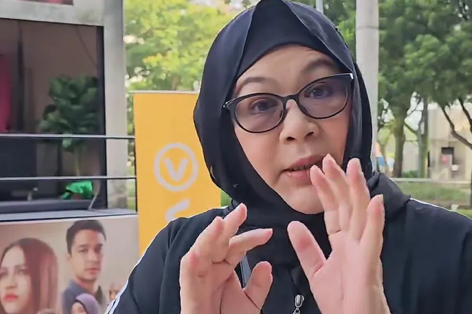 Erma Fatima meminta maaf jika ulasannya tentang isu Aliff Aziz dan wanita yang mendakwa dirinya kekasih gelap Aliff, Sarah Yasmine, menggores hati warganet Singapura.